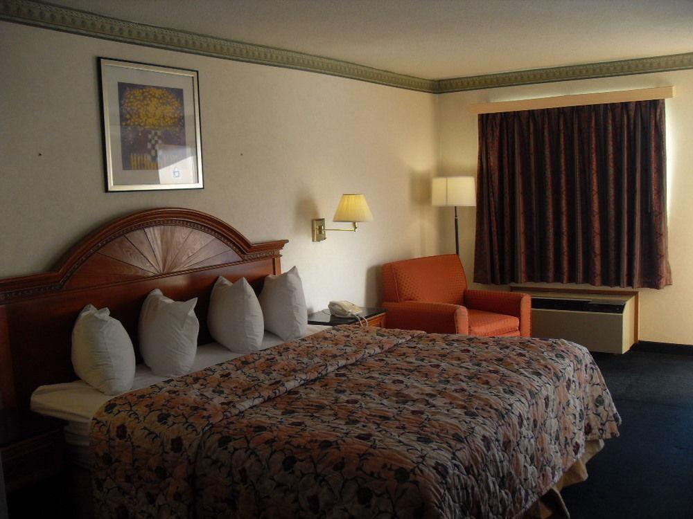 Days Inn By Wyndham Maumee/Toledo Exteriér fotografie