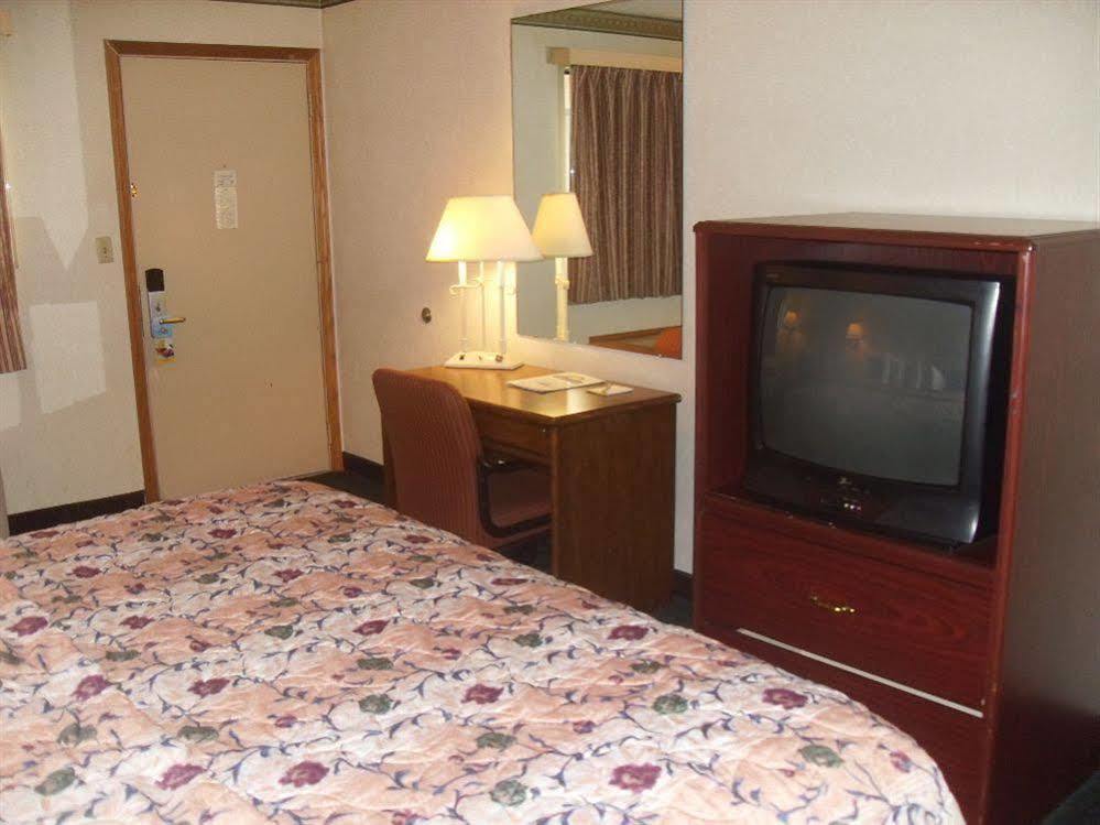 Days Inn By Wyndham Maumee/Toledo Exteriér fotografie