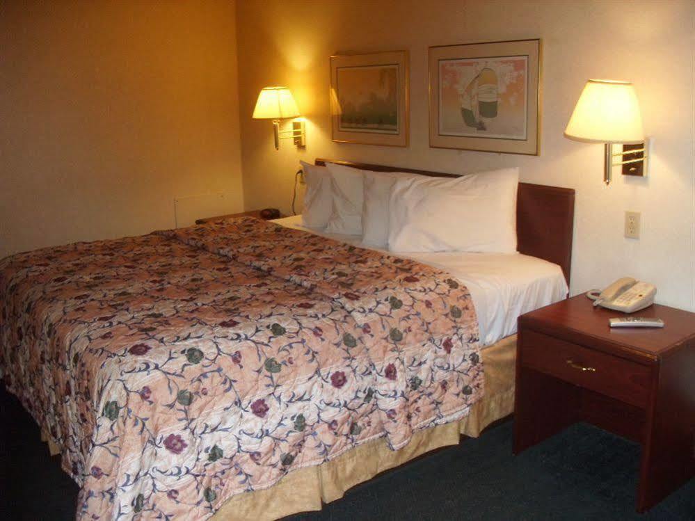 Days Inn By Wyndham Maumee/Toledo Exteriér fotografie